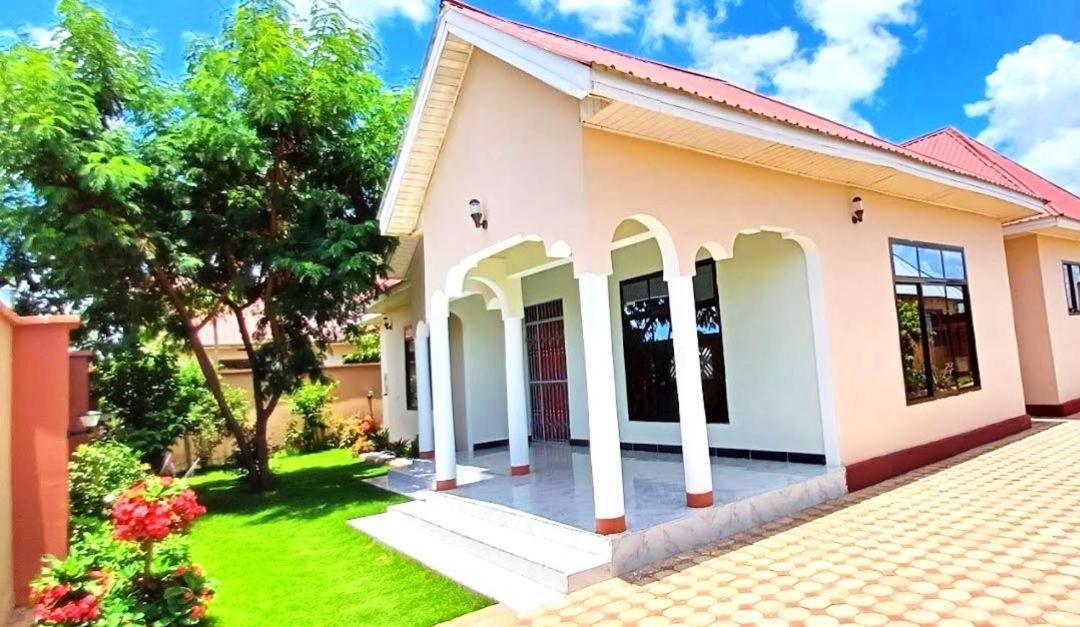 Bed and Breakfast Safi House Boma la Ngombe Exteriér fotografie